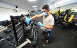 Désinfection des équipements de la salle de sport "Body Staff Gym", le 1er juin 2020 à Artigues-près-Bordeaux