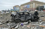 La mairie de Kharkiv en Ukraine frappée par des bombardements russes, le 1er mars 2022