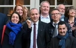 François Hommeril de la CFE-CGC (C, 2e rang), Frédéric Souillot de FO (D), Laurent Berger de la CFDT (C, 1er rang) Sophie Binet de la CGT (G), Simon Duteil de SUD (2e D, 2e rang) et Murielle Guilbert (G, 2e rang), à leur arrivée à l'hôtel de Matignon à Paris, le 5 avril 2023 ( AFP / Bertrand GUAY )
