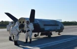 Le véhicule de test orbital X-37B de l'armée de l'air américaine au Centre spatial Kennedy, en Floride, le 7 mai 2017