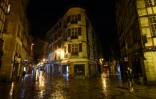 Les rues de Bayonne (Pyrénées-Atlantique) vides après l'heure de couvre-feu le 26 octobre 2020
