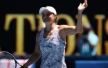 L'Australienne Ashleigh Barty contre l'Italienne Lucia Bronzetti au 2e tour de l'Open d'Australie le 19 janvier à Melbourne