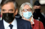 L'ancien Premier ministre Francois Fillon et son épouse Penelope arrivant au palais de justice de Paris pour le procès en appel dans l'affaire des emplois fictifs, le 22 novembre 2021