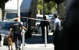 Opérations de vérification d'un petit camion garé à proximité du domicile de l'auteur de l'attaque terroriste le 15 juillet 2016 à Nice