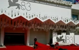 Installation du tapis rouge de la 83e Mostra de Venise, en Italie, le 1er septembre 2026