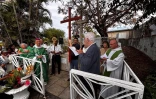 Saint-Pierre : hommage au père Favron