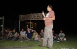 Nuit debout à champ fleuri
