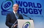 (FILES) International Rugby Board Bernard Lapasset à la tribune de l'IRB, dont il est alors président, en novembre 2014 à Londres.