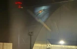 Un apparent incendie sur l'arche de confinement de la centrale nucléaire accidentée de Tchernobyl, photographiée le 14 février 2025 par l'AIEA après que l'Ukraine a accusé la Russie de l'avoir frappée avec un drone
