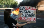 Une manifestante lors d'une journée d'appel au blocus des lycées en France, à Lille le 1er octobre 2026