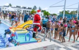 Le Port : le père Noël fait une escale à la piscine