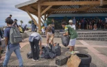 Terre Sainte Nettoyage Scolaires Étudiants et Civis ensemble pour ramasser des déchets