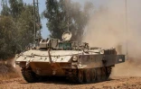 Un blindé israélien le long de la barrière entre Israël et la bande de Gaza, le 5 juin 2025