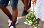 Les Avirons : une marche blanche en hommage aux deux fillettes tuées par leur père 