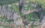 PHOTOS - Les blocs de pierre sont partis du sommet de la falaise