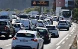 voiture du feu sur la route du littoral avec embouteillages sur la possession