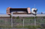 camion couché sur le flanc bouchon