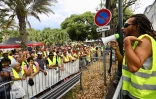 Gilets jaunes devant la Préfecture après leur rencontre avec Annick Girardin