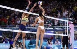Après un match tendu par l'enjeu, les Brésiliennes remporte la médaille d'or du beach-volley des JO de Paris 2024. - P.Dovgan/Speed Media/Shutters / SIPA