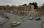 Un périmètre de sécurité installé aux abords de l'hôtel Serena après une attaque par un comando armé taliban, le 21 mars 2014 à Kaboul, en Afghanistan