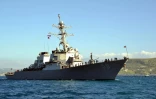 Le destroyer américain USS Laboon, visé par des drones d'attaque Houthis le 23 décembre 2023, ici lors d'une escale en Grèce en avril 2015