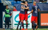 L'attaquant croate Ivan Santini (c) félicité par ses coéquipiers après un but contre Lorient, le 13 août 2016 au Stade Michel d'Ornano