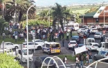 Manifestation à Saint-Pierre : quelques dizaines de personnes rassemblées 