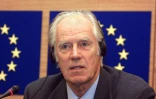 Le producteur britannique George Martin, lors d'une conférence de presse au Parlement européen à Strasbourg, le 13 février 2001