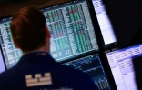 Un trader à la Bourse de New York, le 17 avril 2025