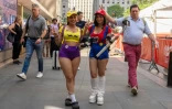 Des fans devant la boutique Nintendo à New York