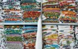 Des tissus tissés à la main exposés dans la boutique de Belhu Balta du quartier Shiromeda à Addis Abeba, le 7 octobre 2025 en Ethiopie