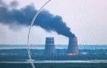 Capture d'écran d'une vidéo du service de presse de la présidence ukrainienne, le 11 août 2024, montrant un incendie à la centrale nucléaire de Zaporijjia, à Energodar, dans le sud de l'Ukraine