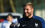 L'attaquant des Bleus André-Pierre Gignac lors d'une séance d'entraînement, le 22 mars 2016 à Clairefontaine