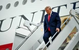 Le président américain Donald Trump quitte l'avion présidentiel Air Force One, le 27 octobre 2026 à Lubbock aux Etats-Unis