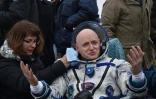 L'astronaute américain Scott Kelly, lors de son atterrissage près de Dzhezkazgan, au Kazakhstan, de retour d'une mission dans l'espace, le 2 mars 2016