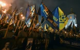 Des membres civils et des vétérans du régiment Azov de la Garde nationale ukrainienne défilent à Kiev, le 14 octobre 2016