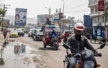 Des ouvriers circulent dans Goma (est de la République démocratique du Congo), tombée aux mains du M23 qui a affirmé vouloir marcher sur la capitale Kinshasa, le 31 janvier 2025