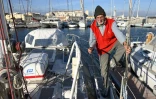 Jean-Michel Bonnenfant, 72 ans, sur le pont de son voilier où il est confiné dans le port de Sète, le 25 novembre 2020