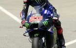 La joie du pilote français Fabio Quartararo (Yamaha), auteur de la pole position à l'issue des qualifications pour le GP MotoGP de Catalogne, le 5 juin 2021 sur le circuit de Montmelo, dans la banlieue de Barcelone