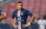 L'attaquant star du PSG Kylian Mbappé, très déçu, à l'issue de la défaite de son équipe en finale de la Ligue des champions à Lisbonne, le 23 août 2020