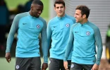 Antonio Rudiger (g), Alvaro Morata (c) et Cesc Fabregas lors d'une séance d'entraînement de Chelsea, le 17 octobre 2017 à Stoke d'Abernon