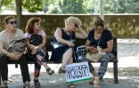 Des espagnoles demandent "justice" à l'ouverture du procès des "bébés volés" sous la dictature de Franco, à Madrid le 26 juin 2018