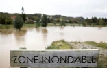 Panneau "zone inondable" au bord de l'Aa, à Blendecques, dans le Pas-de-Calais, le 9 novembre 2023