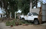 Une camionnette endommagée par le passage de l'ouragan Polo, à Puerto San Carlos au Mexique, le 29 septembre 2026