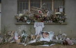 Des fleurs et des hommages devant un silo agricole où a été retrouvé le corps de Lyhanna, 11 ans, à Puycasquier (Gers), le 16 juin 2026