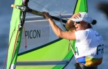 La véliplanchiste Charline Picon offre une médaille d'or à la France, le 14 août 2016 à Rio