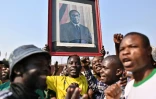Hommage du public à l'ex-président du  Zimbabwe Robert Mugabe au stade Rufaro à Harare le 12 septembre 2019
