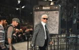 Le styliste Karl Lagerfeld lors du défilé Chanel à Rome, dans le cadre du mythique studio 5 de Fellini à Cinecittà, le 1er décembre 2015