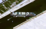 Vue aérienne du porte-conteneurs Ever Given bloquant le canal de Suez, le 25 mars 2021 en Egypte