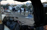 Débris et tentes brûlées après une frappe sur le camp de déplacés d'al-Mawassi dans le sud de la bande de Gaza, le 2 janvier 2025
